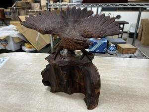 FJ0710 木彫り 鷹 鷲? 置物 タカ/わし 木製 インテリア オブジェ 床の間飾り 玄関飾り 魔除け 風水 彫刻 鳥