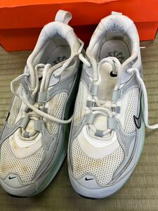 戸0307 ナイキ ローカットスニーカー AIR MAX BLISS DH5128-103 NIKE