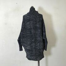 M1536-N◆美品◆ SPECCHIO スペッチオ プリーツカットソー ドルマンスリーブ ハイネック◆size40 ブラック ホワイト 総柄 ポリエステル_画像6