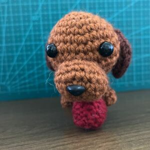 ハンドメイド　犬の編みぐるみ