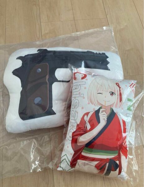 クッション　リコリスリコイル　千束の銃型ダイカットクッションと千束ミニクッション限定品以上2点セット