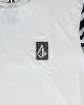 VOLCOM ボルコム A9112404WHT① メンズ Mサイズ 半袖ラッシュガード ホワイト色 ルーズフィット UVカット ヴォルコム 新品 即決 送料無料_画像3