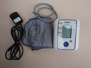 OMRON 上腕式 血圧計 HEM-8711-AW オムロン 上腕式血圧計 自動電子血圧計 ACアダプター付き