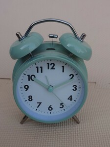 ペールグリーン 目覚まし時計 置き時計 ツインベル アナログ 時計 緑 インテリア