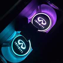 ★新品★インフィニティ ロゴ 車載 装飾コースター LEDドリンク ホルダー LEDコースター 2枚セット（色を自由に変える） _画像3