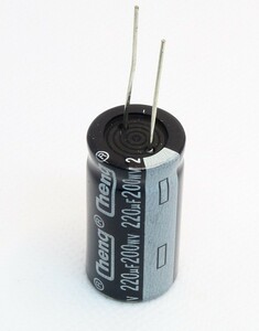 電解コンデンサ 200v 220μF 105°C 1個（200v 220uf）