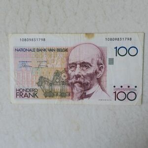 【送料６３円】 ベルギー　１００フラン紙幣　(１９８２年～１９９４年)