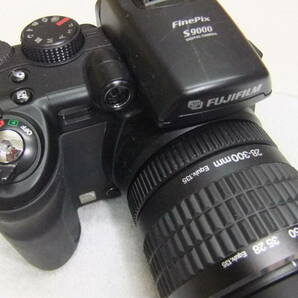 2005年発売 フジフィルム FUJIFILM FinePix S9000 903万画素 光学10.7倍ズーム 28-300mm F2.8-4.9 動作未確認の画像8