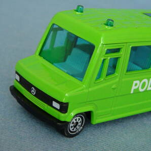 【希少】1980年代西ドイツSIKUジク1/55メルセデス・ベンツ809D型POLIZEI警察用ミニバス/人員輸送車・希少色黄緑・美品/箱付の画像3
