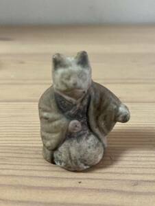 古い　猫　磁器人形　陶器　4.5cm