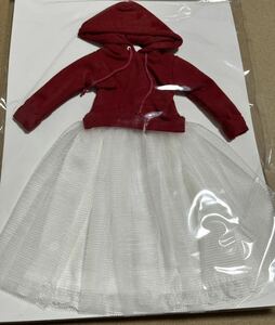 リカちゃんキャッスル　27センチ　リトルファクトリー　アウトフィット　パーカー　2017 1月　月間ドレス　色替え版