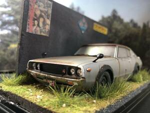 昭和レトロな風景 1/32 ニッサン スカイライン 2000GTR ケンメリKPGC110 旧車 自作ジオラマ完成品 ケース付