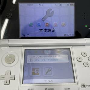 【EF939TY】Nintendo ニンテンドー 3DS ピュアホワイト 通電確認済み ソフト付き マリオパーティー ピクミン 現状品 ゲーム機 の画像2