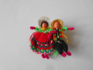 H / チョリータ人形 ブローチ 民族衣装を着た ペルーの人形ブローチ 海外民芸 幸せを運ぶお守り チョリート チョリータ 縁起物 中古品 