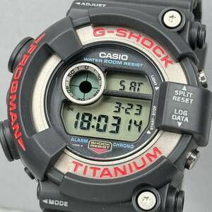 極美品G-SHOCK DW-8200-1A FROGMAN フロッグマン スクリューバック ダークグレー レッド チタンケース ブラック シルバー 潜水蛙 デジタル