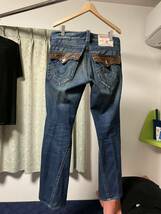 USED【正規品】タグ付き！90年代TRUE RELIGIONブーツカット革ステッチジーンズローライズ デニムパンツメンズR30S33濃紺トゥルーレリジョン_画像8