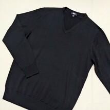 ☆AC112 UNIQLO ユニクロ メンズ M 長袖 ニット セーター 黒 無地 薄手 Vネック カジュアル ビジネス フォーマル_画像1