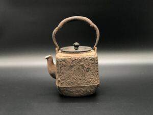 煎茶道具 龍文堂造 鉄瓶 斑紫銅蓋 四角形 小振 古作 時代物 