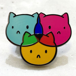 三原色の猫たち　色の3原色　ネコ　カラフル　CMYK◆ピンバッジ　ピンズ　バッチ　ブローチ◆かわいいニャンコ　動物　ユニーク