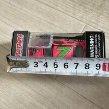 【A0310-9】未開封品『Action 1/64 ナスカー Danica Patrick #7 GoDaddy Pink 2012 NX728656PDP』ミニカー レーシングカー_画像9