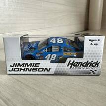 【A0311-6】未開封『Action 1/64 ナスカー Jimmie Johnson #48 Lowe's featuring Disney Pixar's Monsters University 2013 SS』ミニカー_画像1