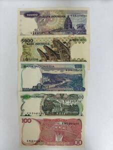 A 2074.インドネシア5種 紙幣 外国紙幣