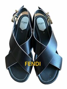 FENDI レザークロスサンダル/厚底