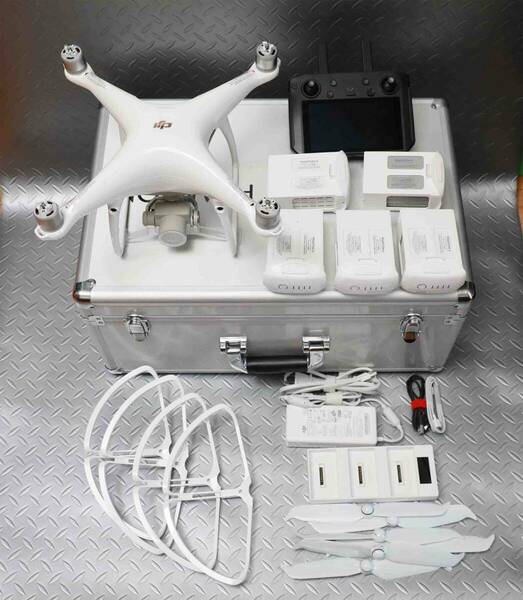 【DIPS登録済み】DJI Phantom4 PRO V2.0 + DJI スマート送信機 + 充電器・バッテリー5本 + 専用ハードケース【送料無料】