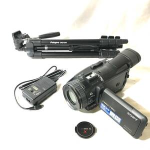 【ビデオカメラ他】 SONY ソニービデオカメラ HXR-NX70J アダプター AC-L200D/Fotopro 三脚 四段 DIGI-204【2514468-2/104/rgmry】
