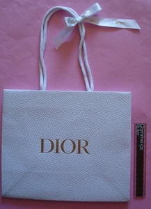 K) DIOR Dior shopa- Gold Logo бумажный пакет магазин пакет держать рука . лента имеется 