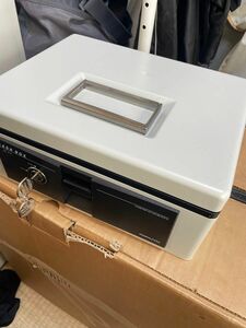 コクヨ　手提げ金庫スタンダードA5 キャッシュボックス　 小型