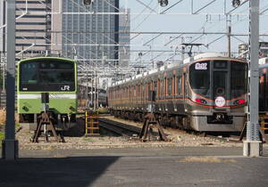 ◆◆ 【写真1枚】 201系　ND615　留置　＆　323系　LS08　「来てな！ オモロイがいっぱい 大阪旅」HM　森ノ宮車庫　KGサイズ ◆◆