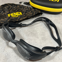 正規品 新品 フェンディ 水泳キャップ ゴーグル スイミング アリーナ ズッカ柄 FENDI_画像2