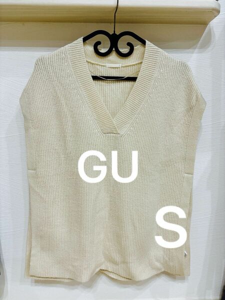 【美品】GU Vネック スリット ニットベスト ジレ アイボリー S