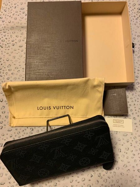 【美品】LOUIS VUITTON モノグラムマヒナ ジッピーウォレット