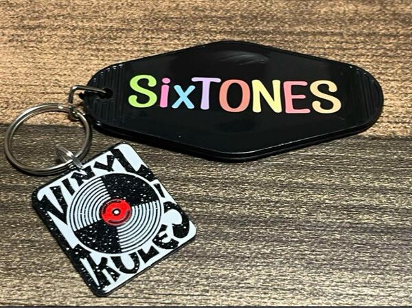 SixTONES ホテルキーホルダー レコードチャーム付き