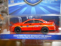 ★★1/64 グリーンライト フォード ポリス インターセプター ニューヨーク 市消防局 Greenlight Ford Police Intercepter Sedan FDNY 2016_画像2