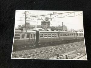 【昔の鉄道写真】L666−10■大久保駅■回6405M■クモハ165＋サハシ165■昭52.2.6■国鉄