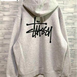 【STUSSY】ステューシー 背面 ビックロゴ パーカー フーディー M 裏起毛 グレー スウェット プリント コットン