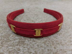 中古品 現状品 ★Salvatore Ferragamo　サルヴァトーレ　フェラガモ　カチューシャ　ヴァラ　ゴールド色金具　赤★1個