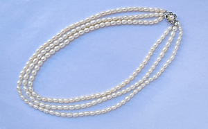  fresh water pearl 3 ream necklace 