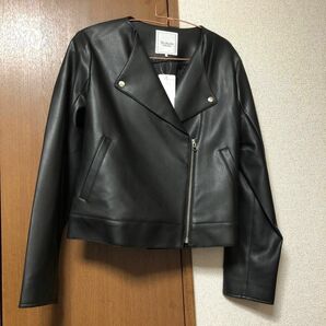 フェイクレザーノーカラージャケット　新品　次回配送5/28頃