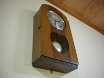 戦前の昭和初期頃に作られた古時計です。