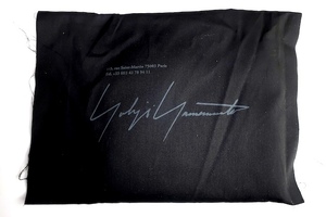 ● ヨウジヤマモト yohji yamamoto パリコレクション 招待状 ロゴ 非売品 黒 布 フランス