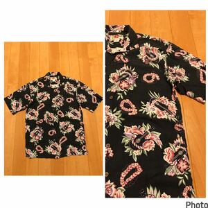 良品☆Hilo Hattie HAWAII サイズS大き目.日本〜L並　半袖希少ブラックシルクアロハシャツ　HBT織りSILK/ウクレレ&草花,葉っぱ総柄 黒色！