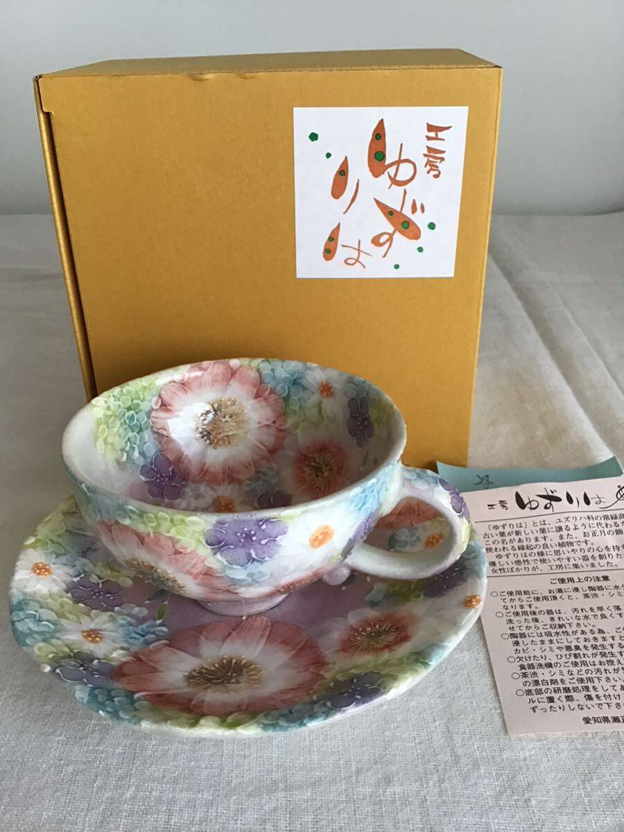 Kobo Yuzuriha Seto Ware Kaffeetasse und Untertasse Shikyo Blumen Kaffeeschale Blumenmuster Japanisches Geschirr Keramik handbemalt kostenloser Versand Retro J Box, japanische Keramik, Seto, Teetasse, Tasse