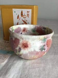 Art hand Auction 工房ゆずりは 瀬戸焼 福々碗 薄紅色絵花 B 湯呑み 抹茶碗 陶器 手描き 花柄 茶器 和食器 女性に大人気 茶道具 K箱, 日本の陶磁, 瀬戸, 湯呑み, カップ