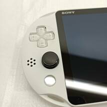 073 A 【中古品】PSVita Playstation Vita PCH-2000　ホワイト　本体【動作確認、初期化済み】_画像3