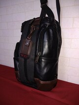 極美品!最高級! TUMI レザー ALFA BRAVO MONTEREY SLING 92318DB2 ボディバッグ ブラック×ブラウン 美品バッグ ショルダーバッグ_画像10