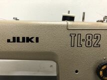 V310-I58-1646 JUKI ジューキ TL-82 工業用ミシン 手工芸 ハンドクラフト 洋裁 裁縫 ※針動作手回し確認済み_画像2